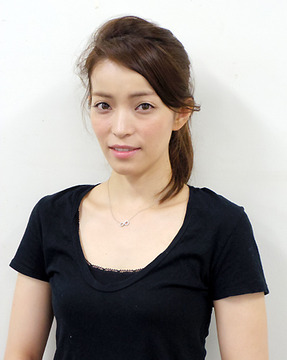 知念里奈 - 歌手、女優