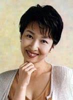 浜尾朱美 - ニュースキャスター、エッセイスト
