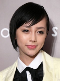 伊藤ゆみ - 歌手、女優