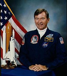 ジョン・ヤング - 宇宙飛行士、海軍大佐
