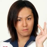 狩野英孝 - お笑いタレント、神主