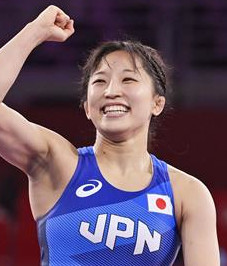 須崎優衣 - 女子レスリング選手
