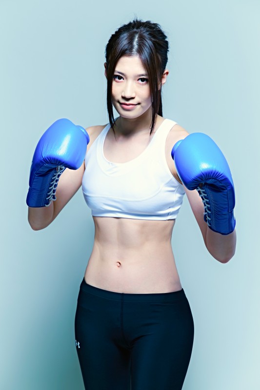 高野人母美 - モデル、プロボクシング選手
