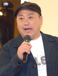 山本圭壱 - お笑いタレント・極楽とんぼ