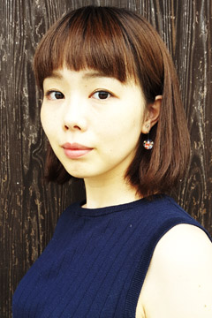 山崎薫 (女優) の経歴,参加作品,フィルモグラフィー - 誕生日